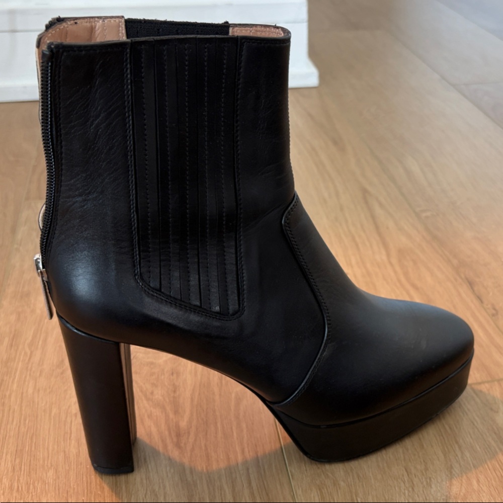 Elegant Amara Black Ankle Boots